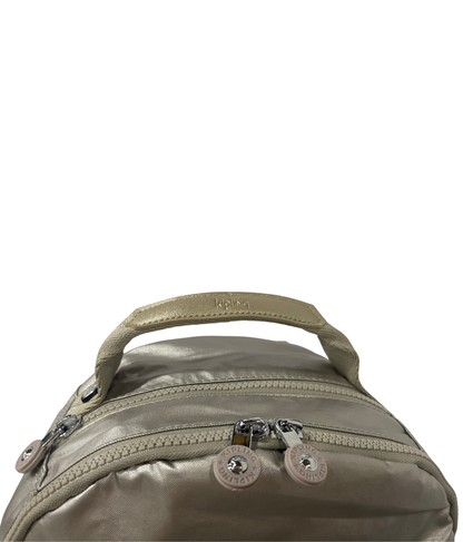 MOCHILA SEOUL SMALL DORADO CHAMPÁN - LAPTOP 13'